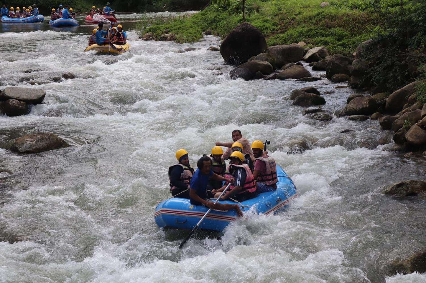 RAFTING & BAMBOO RAFTING